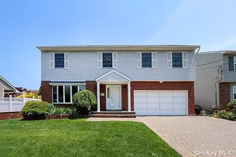 2151 Cypress St, Wantagh, NY 11793