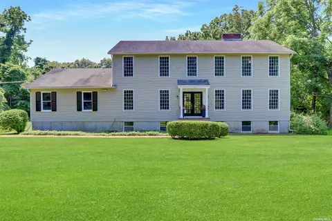 15 Flax Pond Woods Rd, Setauket, NY 11733