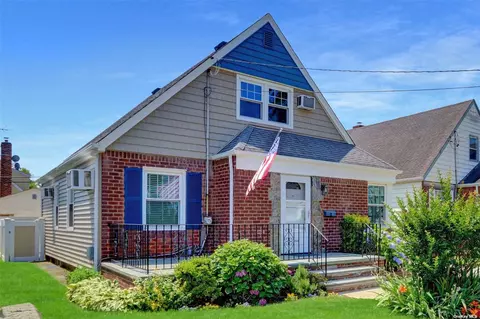 1616 Jasmine Ave, New Hyde Park, NY 11040
