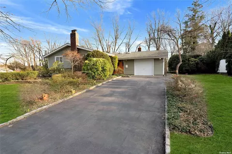 5 Corsa St, Dix Hills, NY 11746