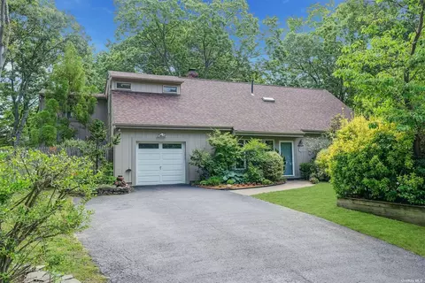 7 Fenwick Ave, Farmingville, NY 11738