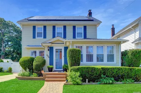 886 Seaman Ave, North Baldwin, NY 11510