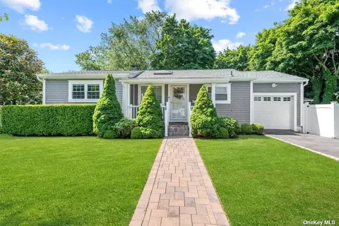 42 Margaret Dr, Plainview, NY 11803