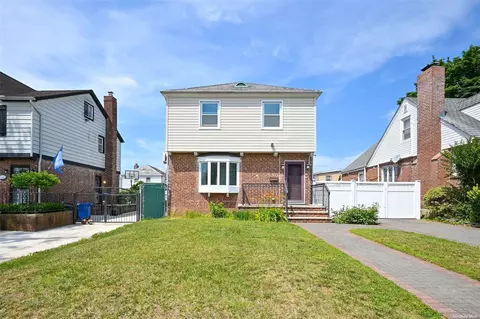 75-34 182 St, Fresh Meadows, NY 11366