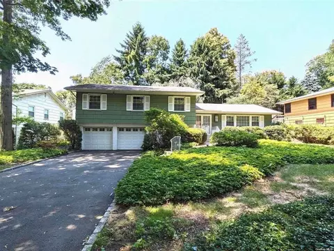 20 Russell Woods Rd, Great Neck, NY 11021
