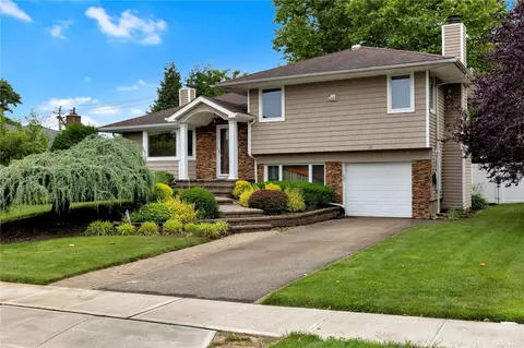 16 Merry Ln, Jericho, NY 11753