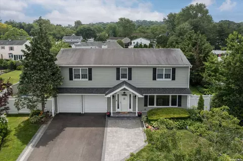 10 Downey Dr, Huntington, NY 11743