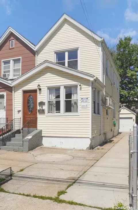 118-05 204th St, Saint Albans, NY 11412