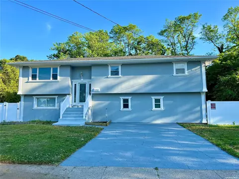 104 Madison Ave, Amityville, NY 11701