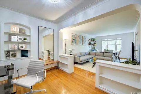 77-34 113th St #4H, Forest Hills, NY 11375