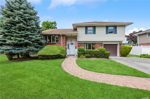 191 Marilynn St, East Islip, NY 11730
