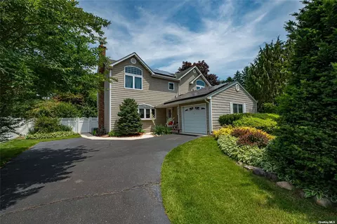 28 Arcadia Dr, Dix Hills, NY 11746