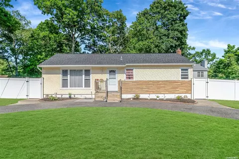 55 Denton St, Patchogue, NY 11772
