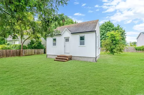 197 N Arizona Rd, West Babylon, NY 11704