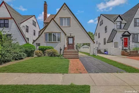 119 Gordon Rd, Valley Stream, NY 11581