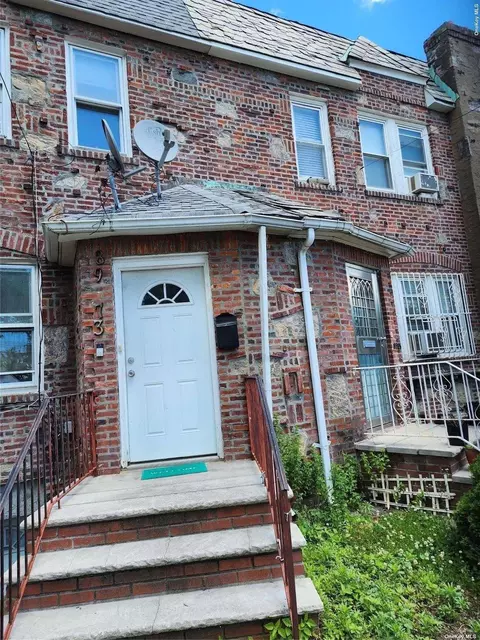 89-73 Vanderveer St, Queens Village, NY 11427