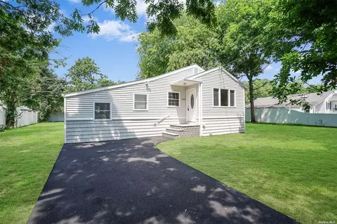 1230 Fairbanks Ave, Bay Shore, NY 11706