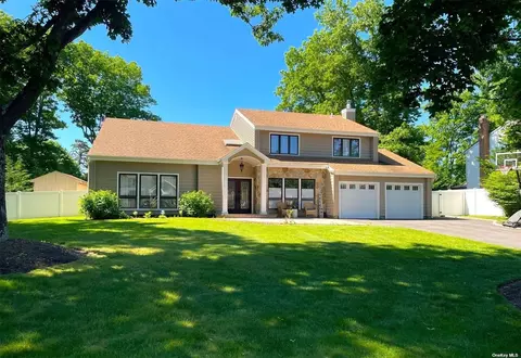 27 Jill Dr, Commack, NY 11725