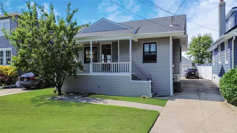141-24 Cronston Ave, Neponsit, NY 11694