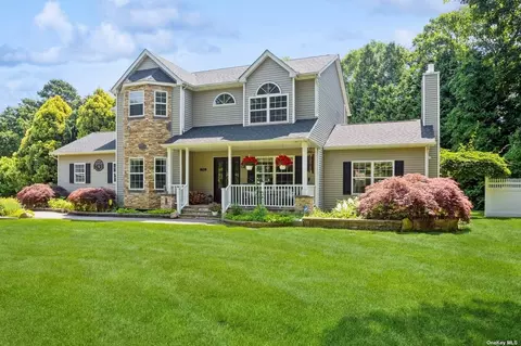 281 Miller Place Rd, Miller Place, NY 11764
