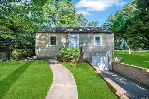 205 E Melville Rd, Huntington Station, NY 11746