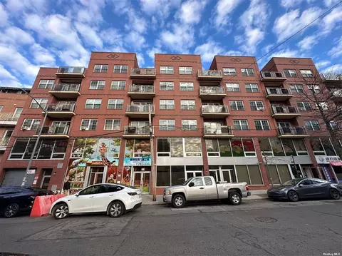 35-19 Leavitt St #2H, Flushing, NY 11354