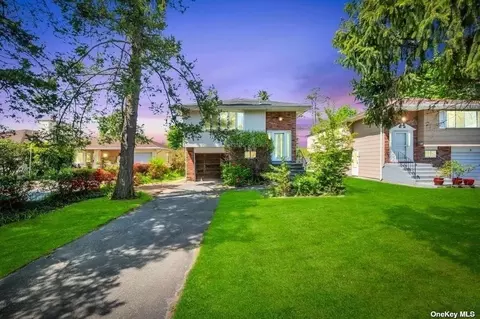 13 East Ave, Hicksville, NY 11801