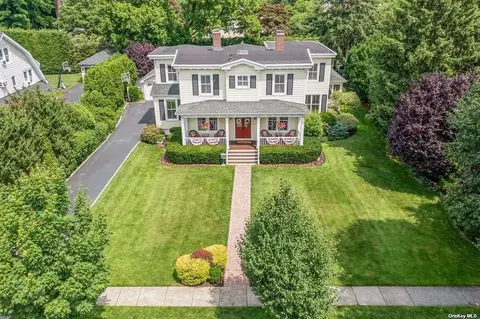 115 5th St, Garden City, NY 11530