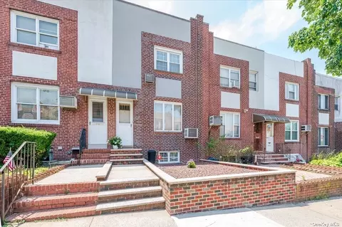 52-64 79th St, Elmhurst, NY 11373