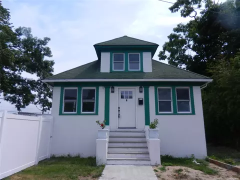4 Ross Ave, Bay Shore, NY 11706
