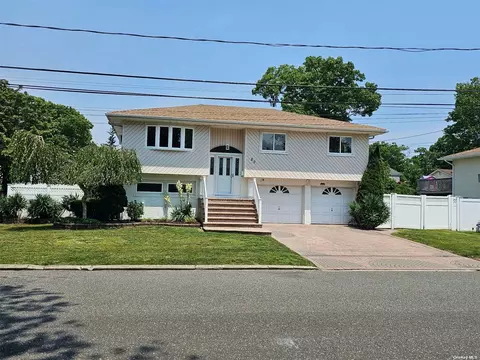 80 N Kings Ave, Lindenhurst, NY 11757