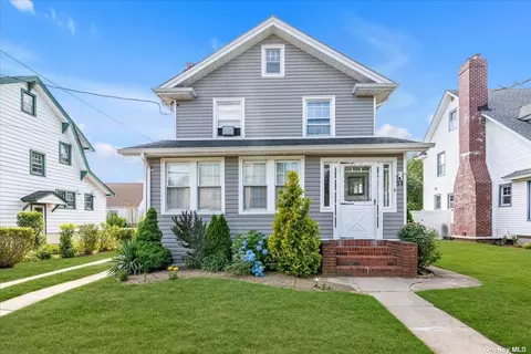 34 N Kensington Ave, Rockville Centre, NY 11570