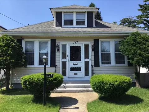 147 Leverich St, Hempstead, NY 11550