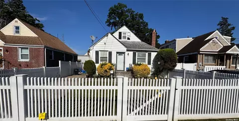 160 Mason St, Hempstead, NY 11550
