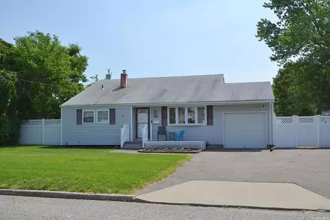 3011 Chestnut Ave, Medford, NY 11763
