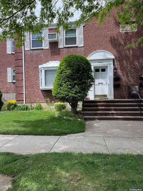 261-01 Langston Ave #UPPER, Glen Oaks, NY 11004