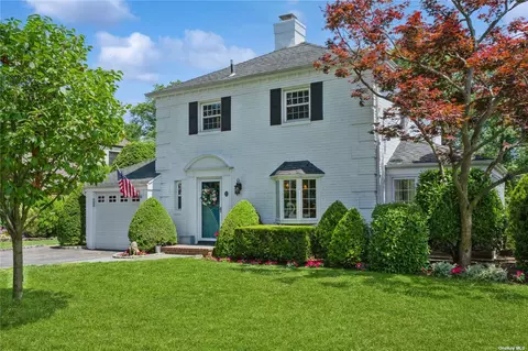 12 Kingsbury Rd, Garden City, NY 11530