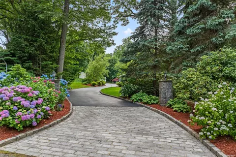 66 Woodland Dr, Oyster Bay Cove, NY 11771