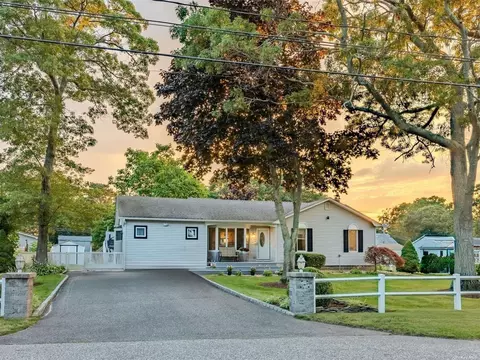 24 Corbin Ave, Shirley, NY 11967