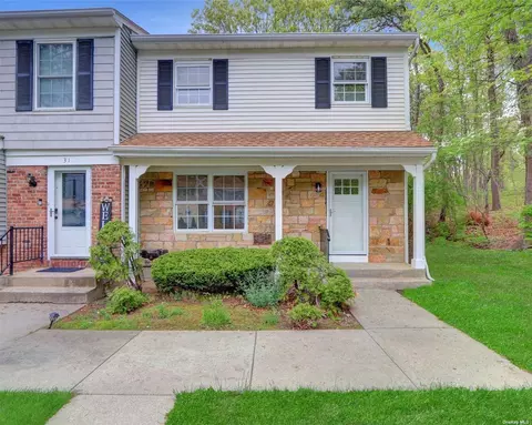 32 Thornton Cmns #0, Yaphank, NY 11980