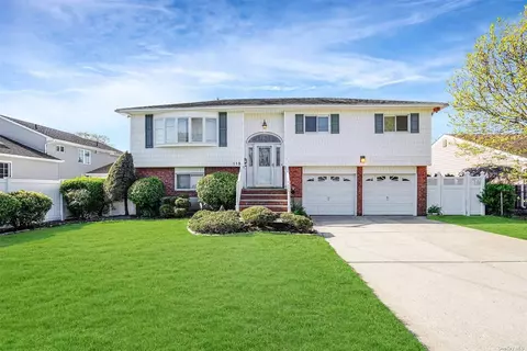 115 Charles St, Massapequa, NY 11758