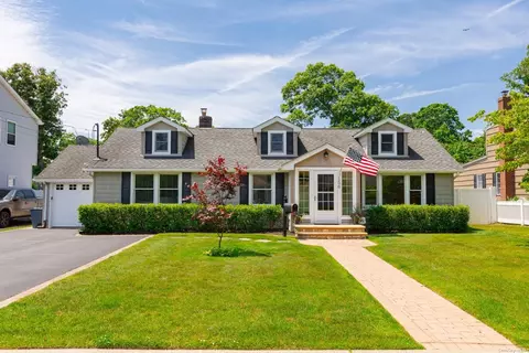 156 Livingston Ave, Babylon, NY 11702