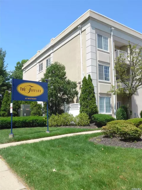 54 School St #116, Westbury, NY 11590