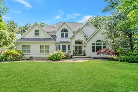18 Cedar Ave # A, Medford, NY 11763