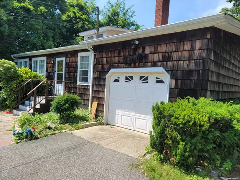 11 Cherry St, Ronkonkoma, NY 11779