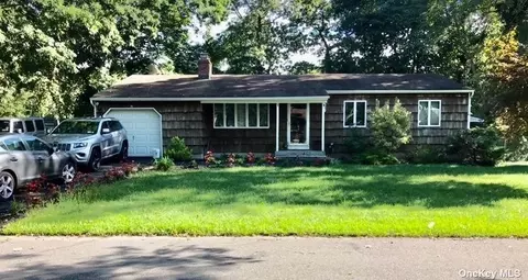 30 Happy Acres Dr, Shirley, NY 11967