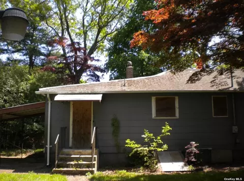 159 Woodland Dr, Mastic Beach, NY 11951