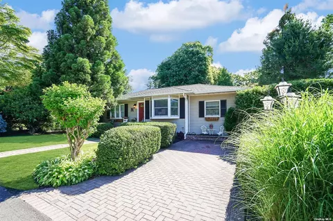 13 Gardenia Rd, Rocky Point, NY 11778