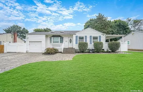 38 Morton St, Brentwood, NY 11717