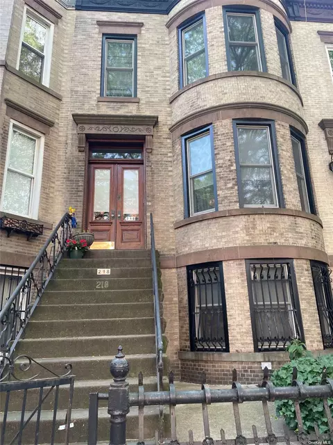 218 E 5th St, Brooklyn, NY 11218